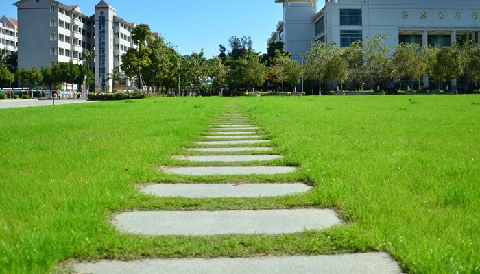 东华大学校庆是哪一天