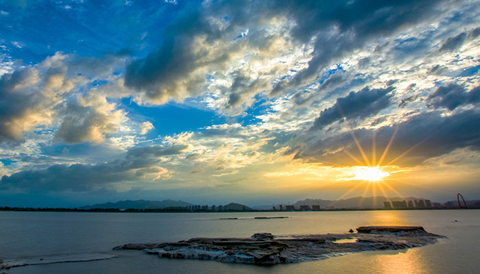 庐山烟雨浙江潮什么意思